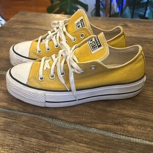 Converse Chuck Taylor All-Star Lift Platforms- size 8, yellow